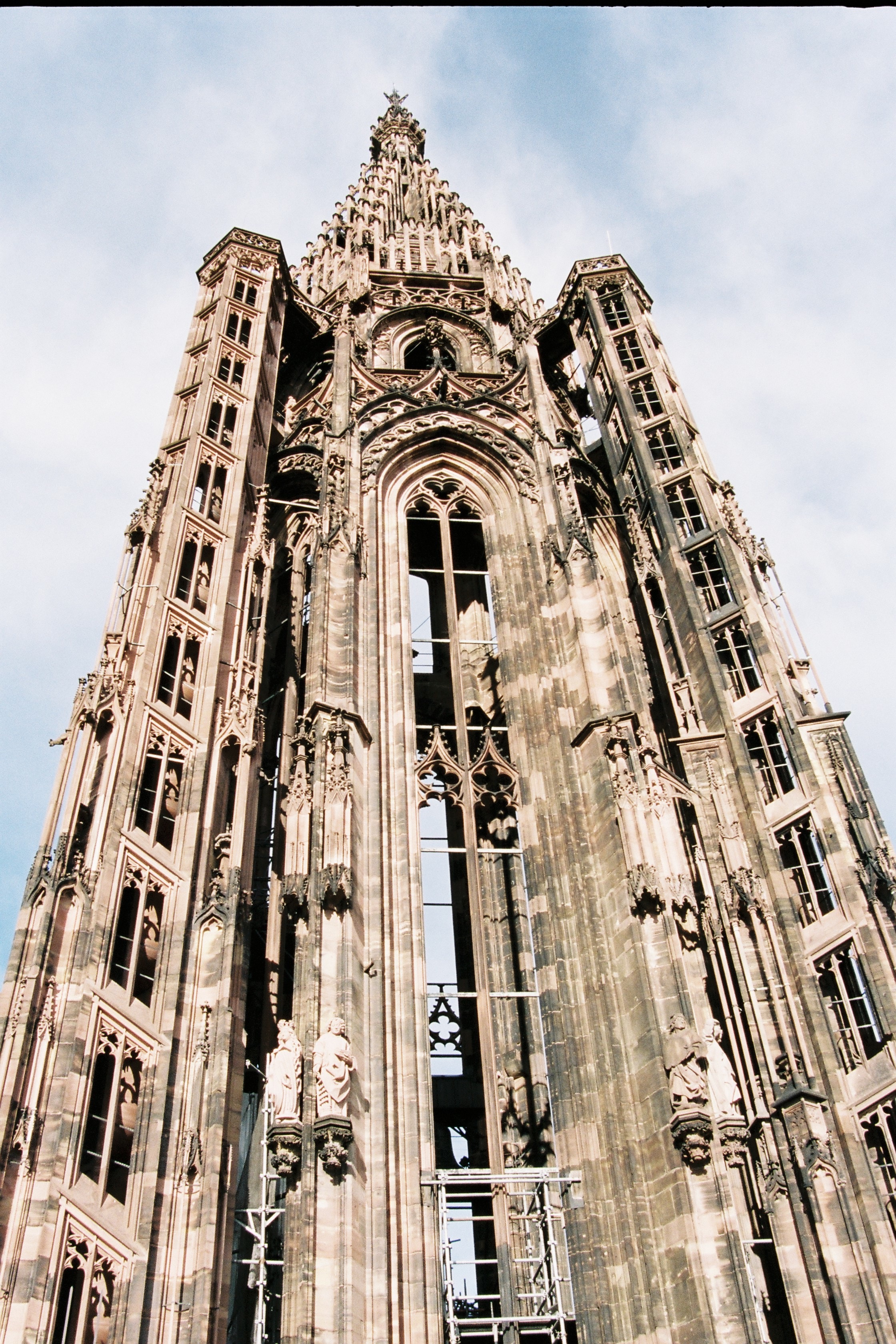 pourquoi la cathédrale de strasbourg n'a qu'une flèche